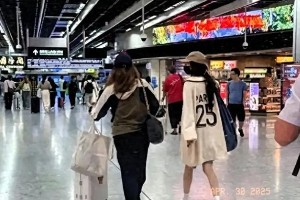 杨幂刘恺威带娃对比：11岁女儿身高惊人引热议