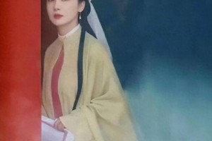 杨紫《家业》白纱裙造型惊艳，于正“不敢看观音”引热议