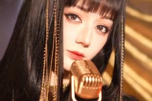 迪丽热巴黑金艳后变装惊艳全网