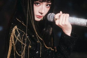 迪丽热巴埃及艳后造型解析：时尚女王的内娱影响力