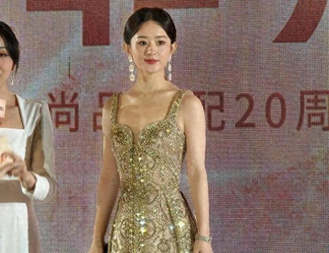 赵丽颖金色礼裙造型
