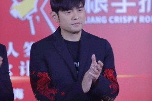 周杰伦假发刘海与头巾背后的秘密