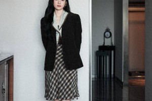 张婧仪《独一无二》路演 学院风造型元气满满