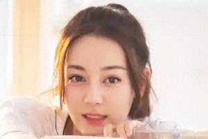 迪丽热巴臭美被抓包，真实可爱瞬间圈粉