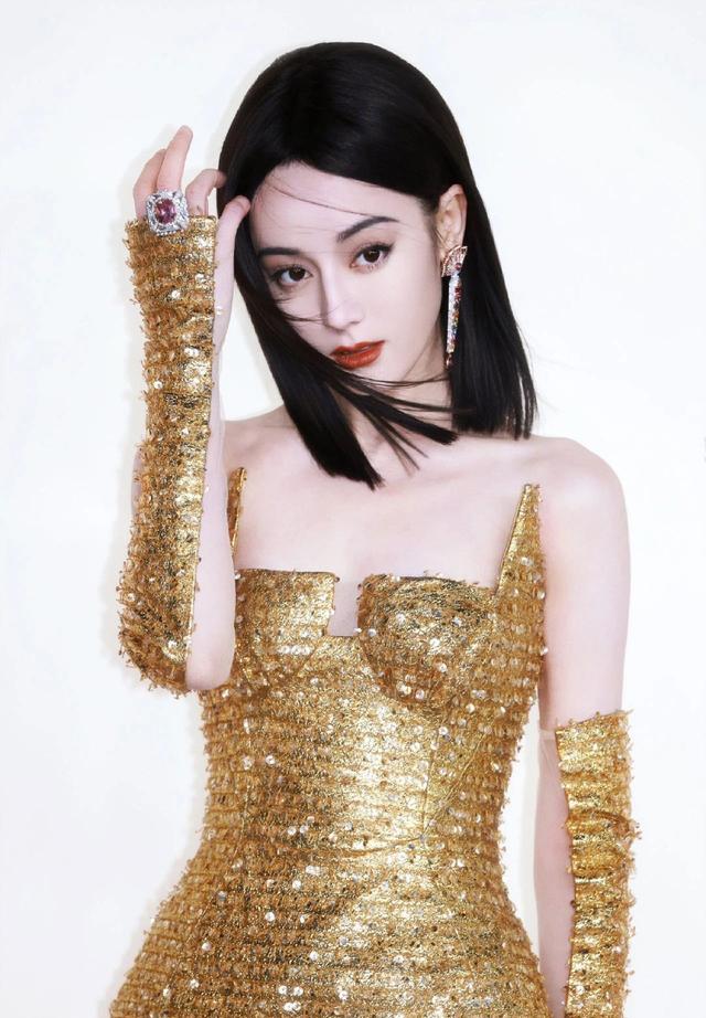 迪丽热巴时尚写真2