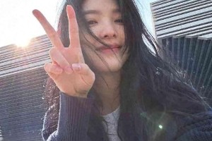 章若楠时尚写真大片曝光，展现清新甜美气质